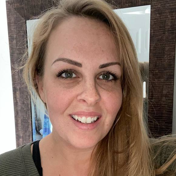 Meet your Posher, Heather - Picture 1 of 1